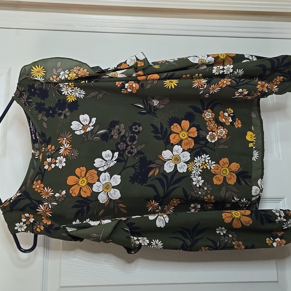 ONE COUNTRY LOS ANGELES FLORAL TOP - Picture 1 of 6